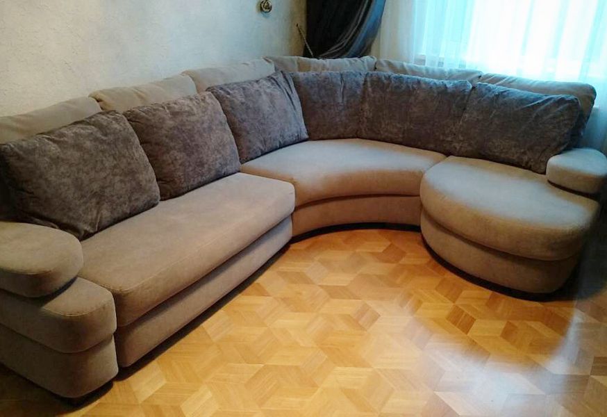 угловой диван с закругленной оттоманкой в Таганроге