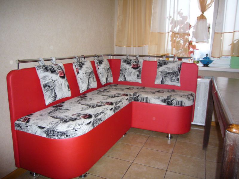 красный кухонный уголок в Таганроге