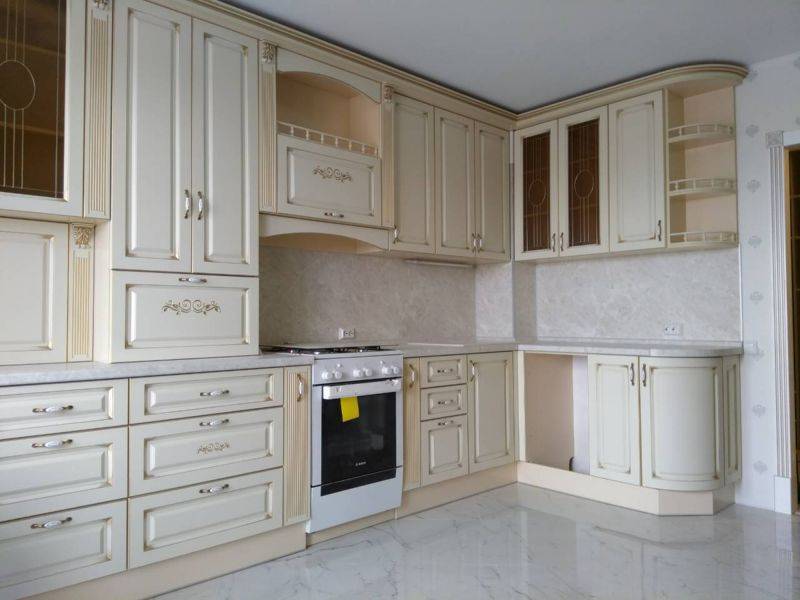угловая кухня в классическом стиле в Таганроге
