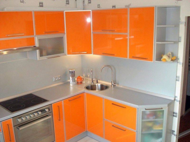 угловая кухня в алюминиевой рамке в Таганроге