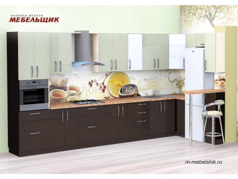 простая кухня с пластиковыми фасадами в Таганроге