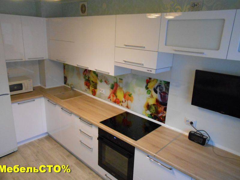 кухонный гарнитур с фартуком из стекла с фотопечатью в Таганроге