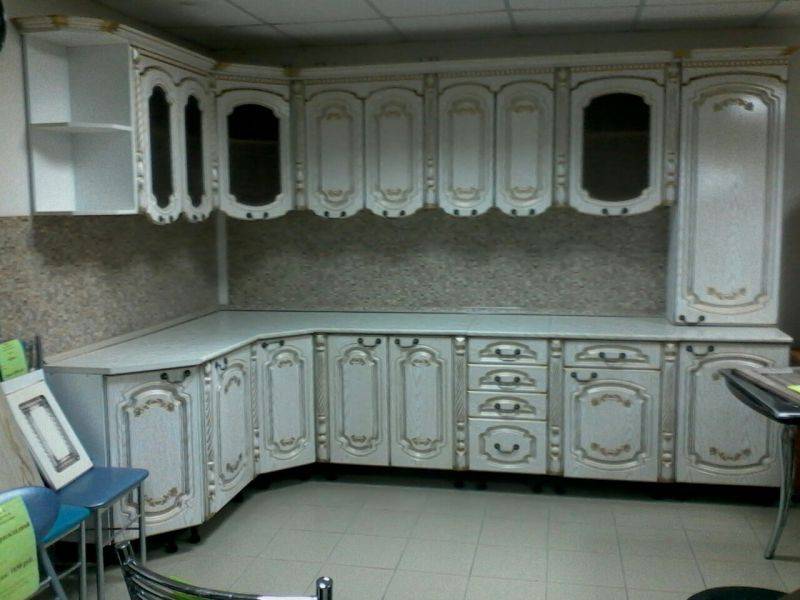 угловая кухня в классическом стиле в Таганроге