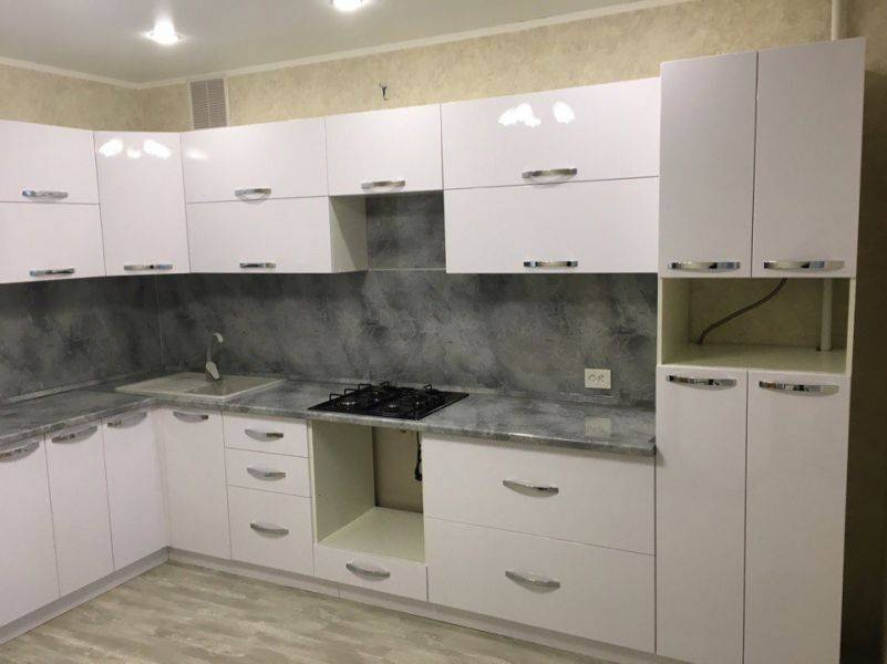 угловая белая кухня в Таганроге