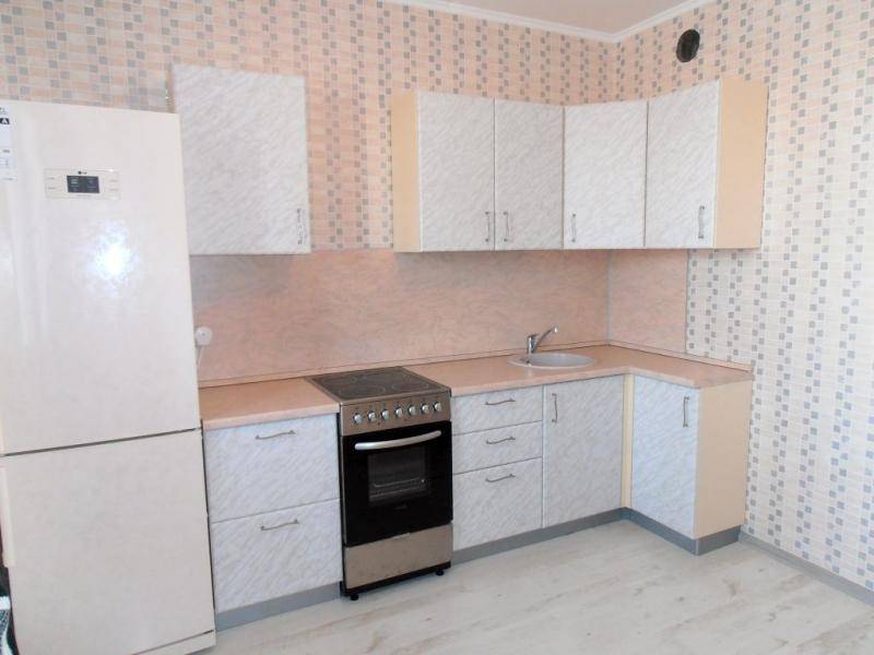простая угловая кухня в Таганроге