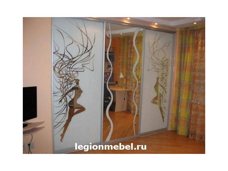 шкаф с матовыми стеклами в Таганроге