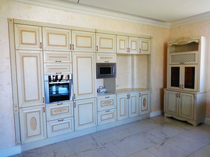 большая встроенная кухня в Таганроге