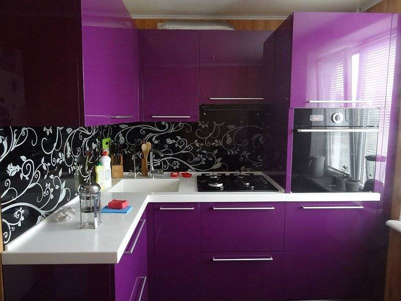 фиолетовая угловая кухня фасады эмаль в Таганроге
