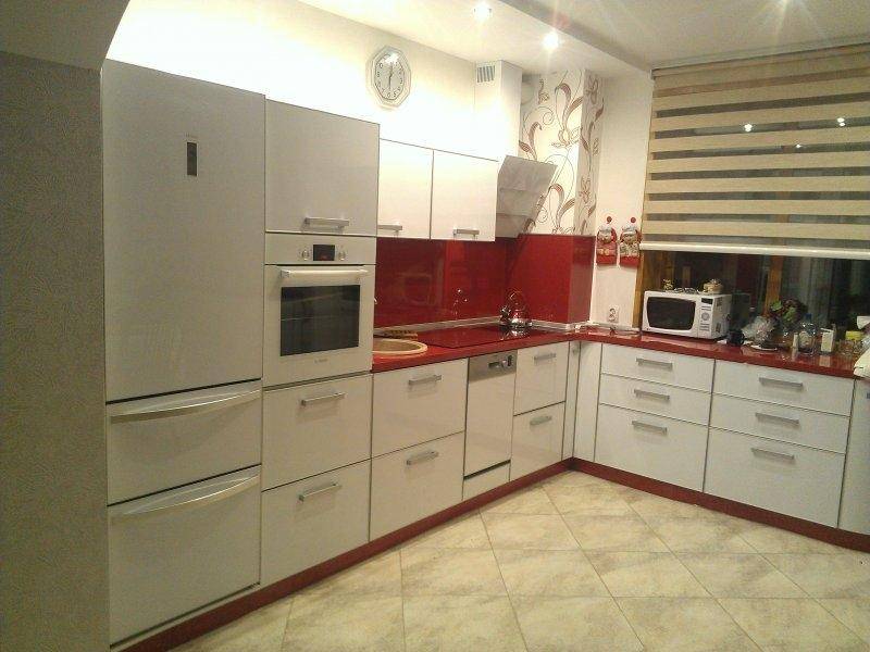 белая угловая кухня в Таганроге
