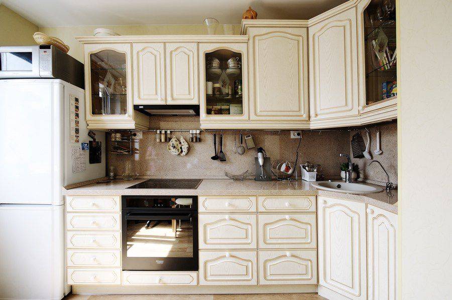 угловая кухня с патиной в Таганроге