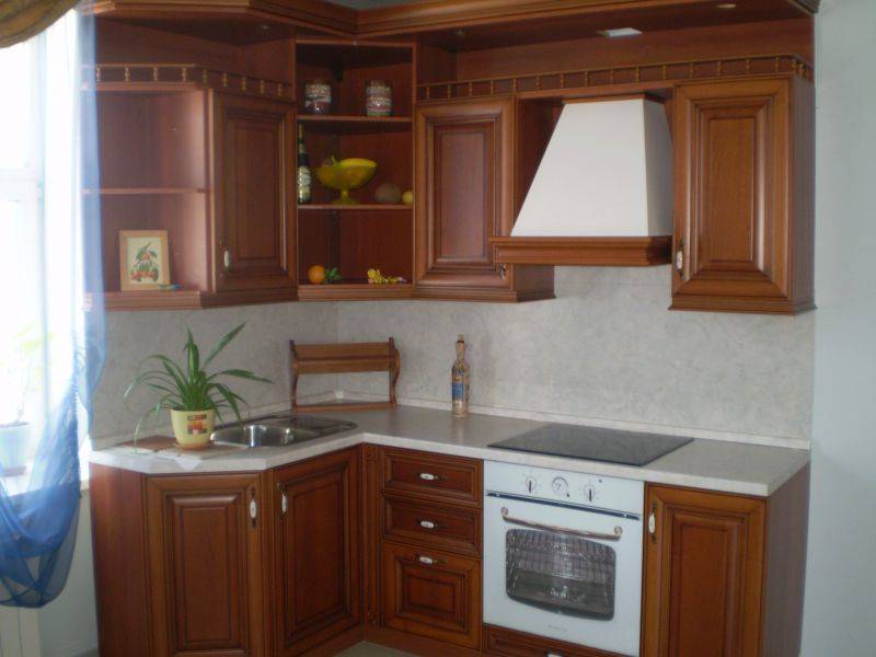 маленькая угловая кухня в Таганроге