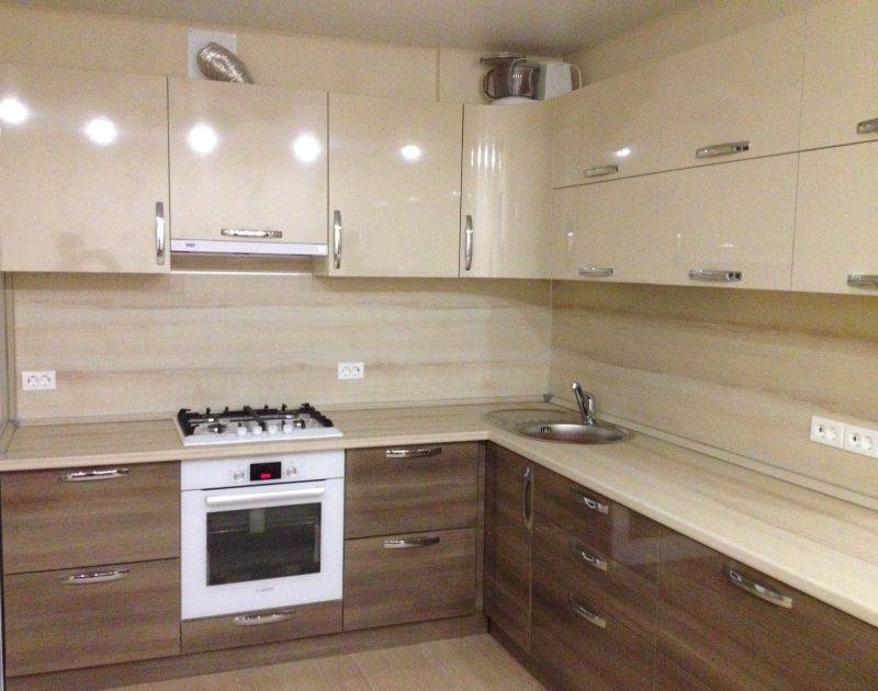 бежевая угловая кухня в Таганроге