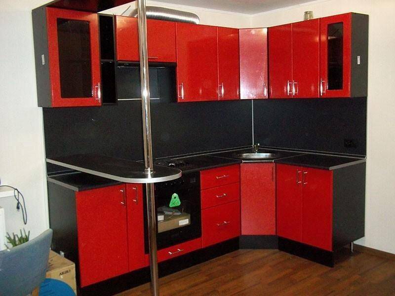 угловая красная кухня в Таганроге
