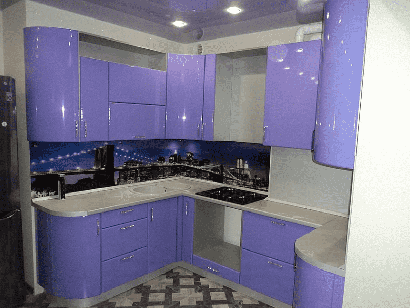 сиреневая радиусная кухня в Таганроге