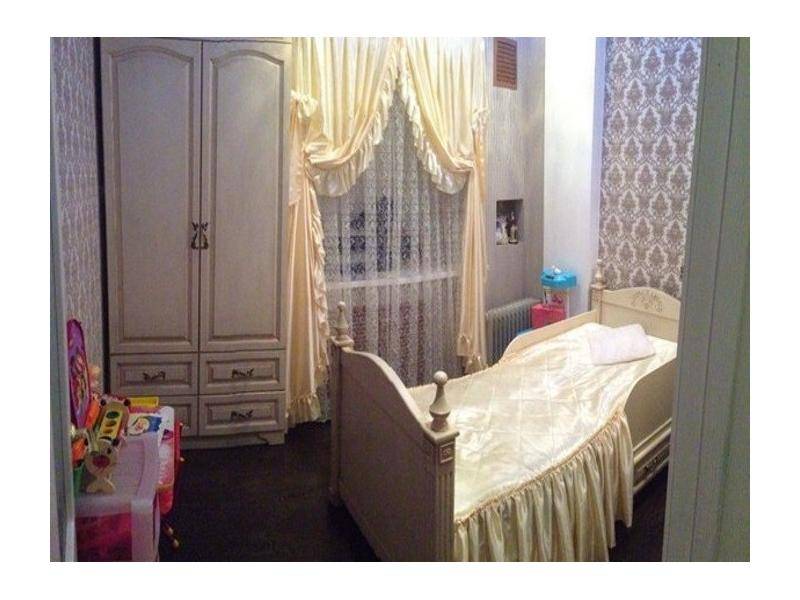 комплект мебели в детскую комнату из массива дуба в Таганроге