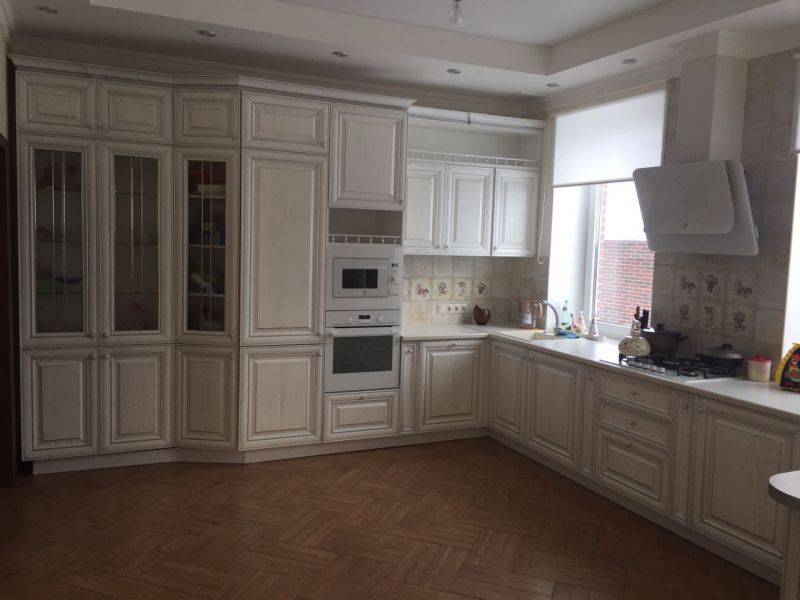 классическая белая кухня в Таганроге