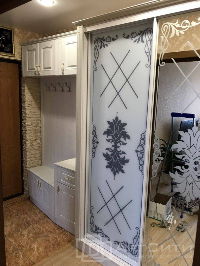 светлая прихожая в Таганроге