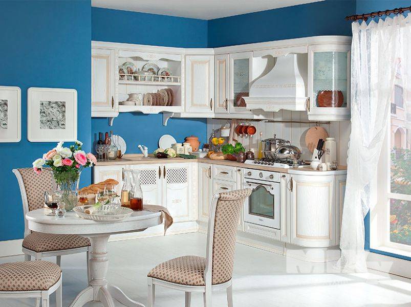 белая классическая кухня ликата в Таганроге