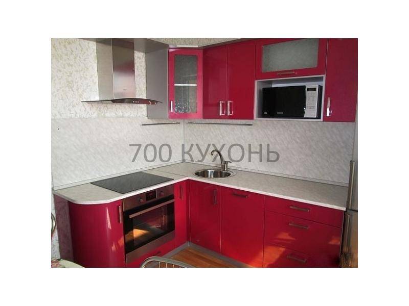 яркая угловая кухня в Таганроге