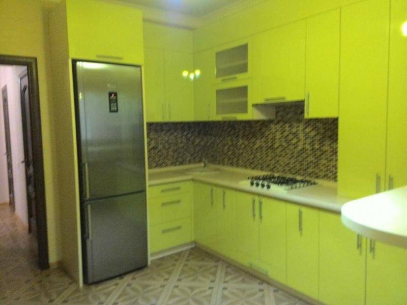 салатовая угловая кухня в Таганроге