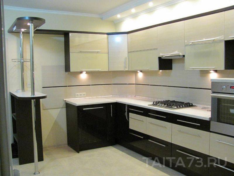 стильная комбинированная кухня в Таганроге