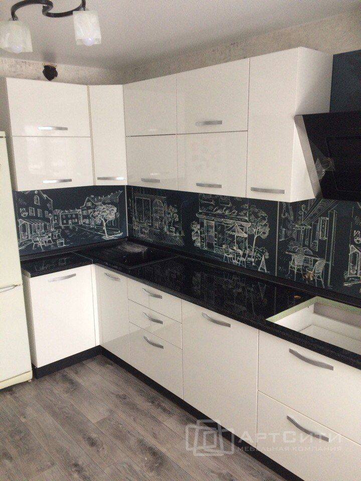 угловая глянцевая кухня в Таганроге