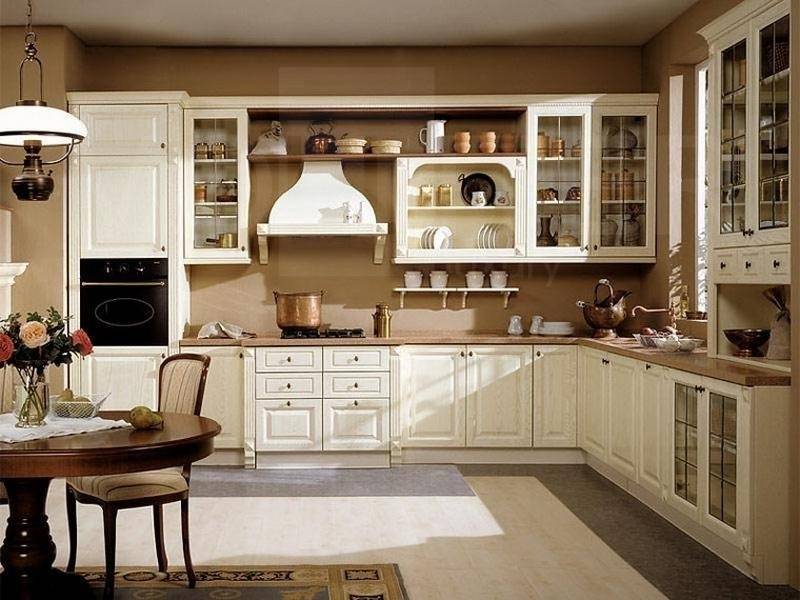 светлая кухня из массива в Таганроге
