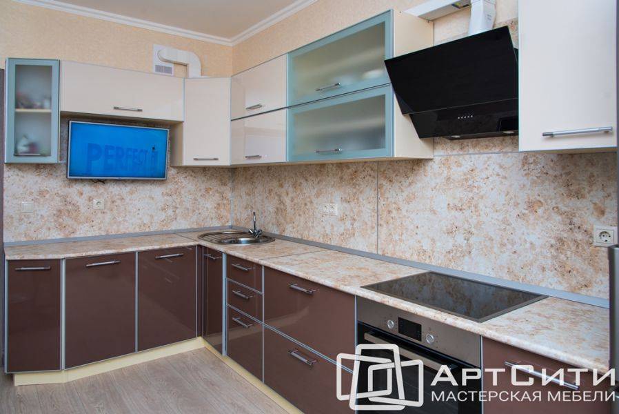 угловая бежевая кухня в Таганроге