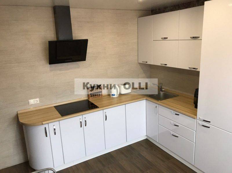 белая угловая кухня в Таганроге