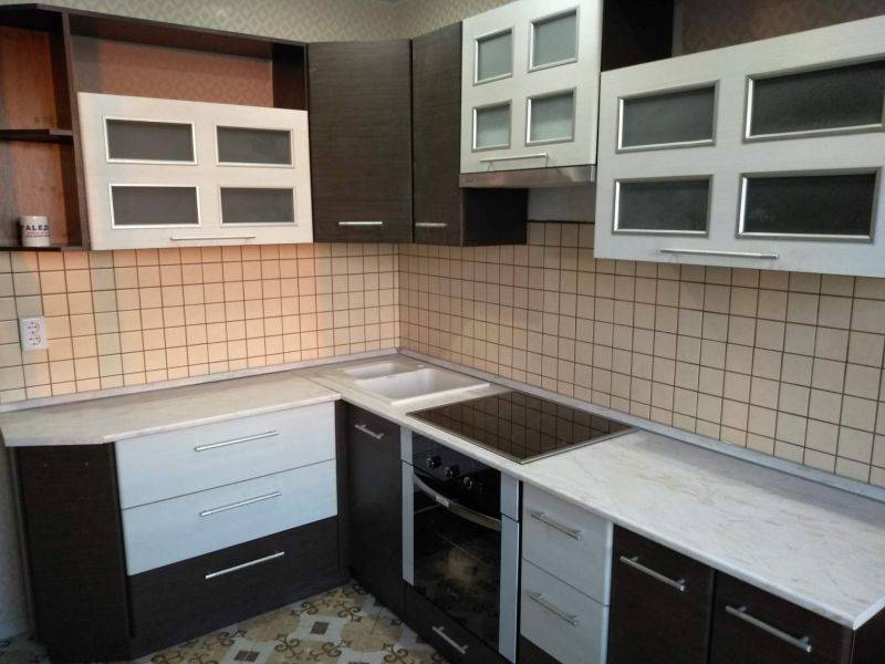 угловая кухня комбинированные фасады в Таганроге