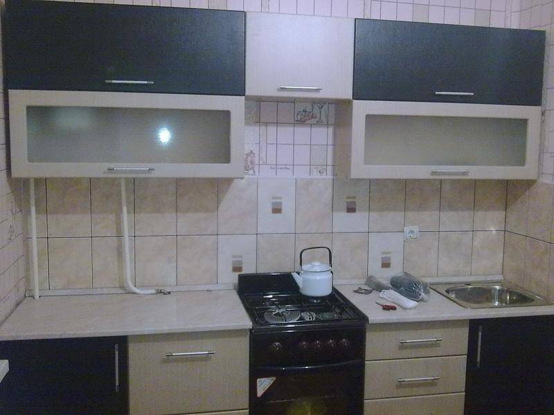 простая прямая кухня в Таганроге